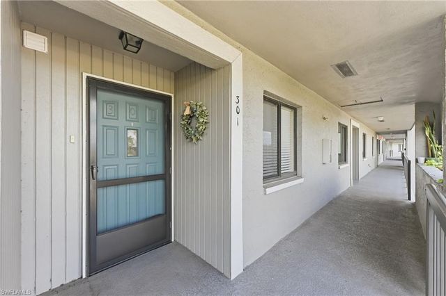 5725 Gage LN E301, Naples, FL 34113