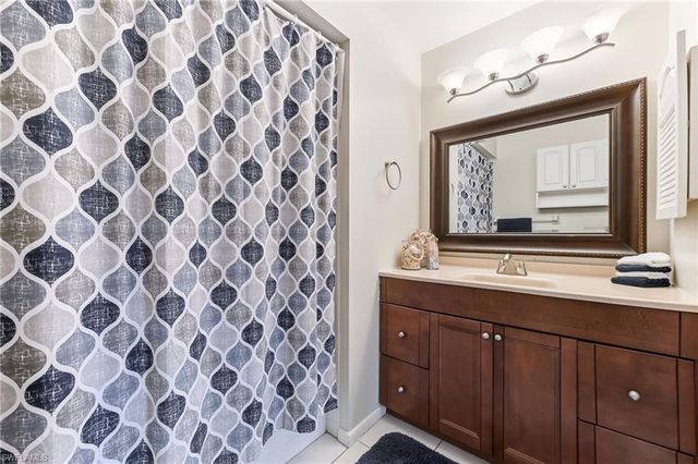 5725 Gage LN E301, Naples, FL 34113