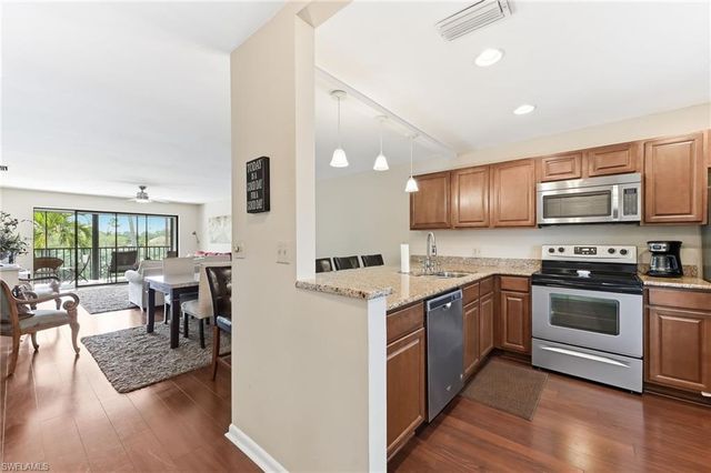 5725 Gage LN E301, Naples, FL 34113