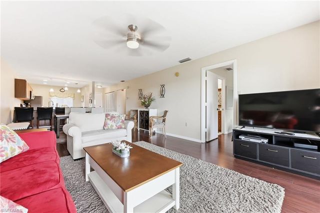 5725 Gage LN E301, Naples, FL 34113