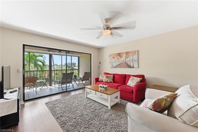 5725 Gage LN E301, Naples, FL 34113