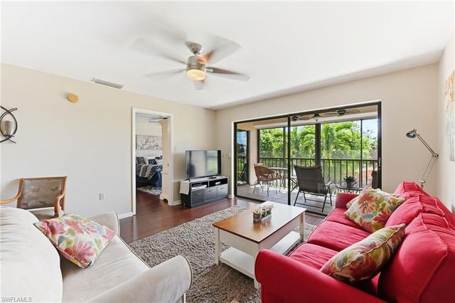 5725 Gage LN E301, Naples, FL 34113