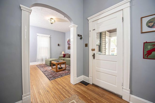 955 S Delaware Avenue, Springfield, MO 65802