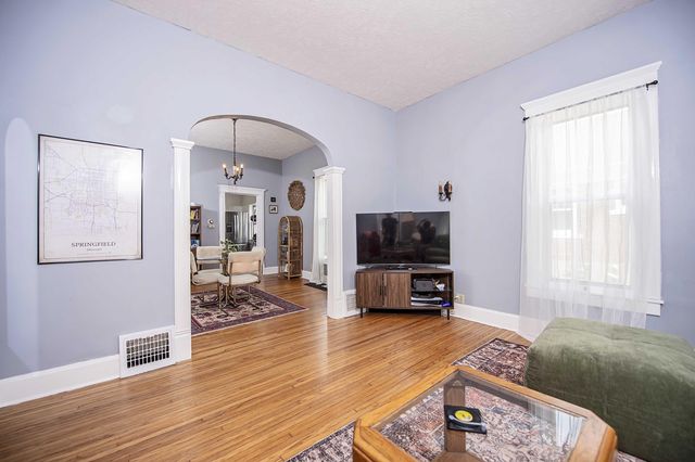 955 S Delaware Avenue, Springfield, MO 65802