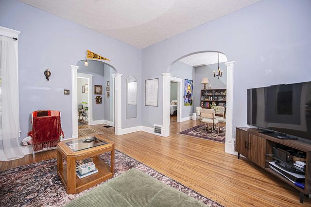 955 S Delaware Avenue, Springfield, MO 65802