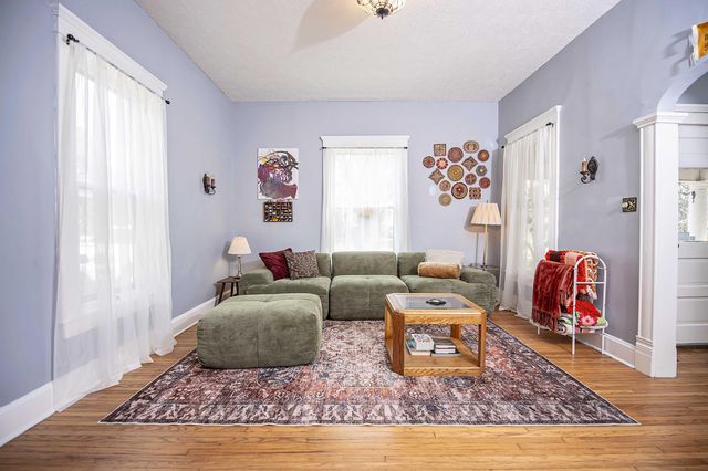 955 S Delaware Avenue, Springfield, MO 65802