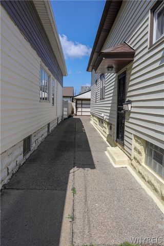 68 Hedwig Avenue, Cheektowaga, NY 14211