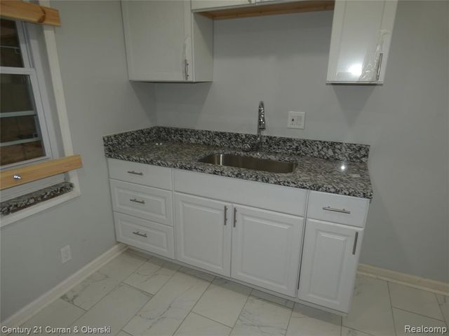 15835 Evergreen Road, Detroit, MI 48223