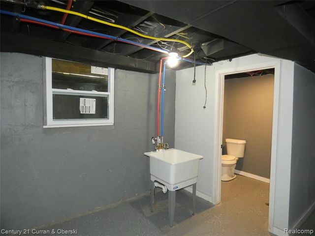 15835 Evergreen Road, Detroit, MI 48223