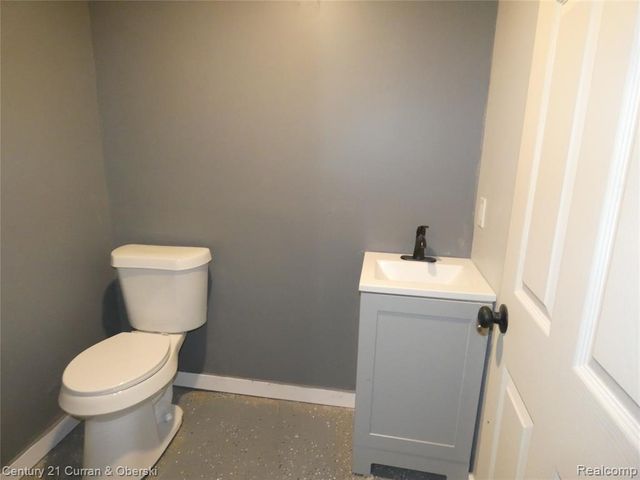 15835 Evergreen Road, Detroit, MI 48223