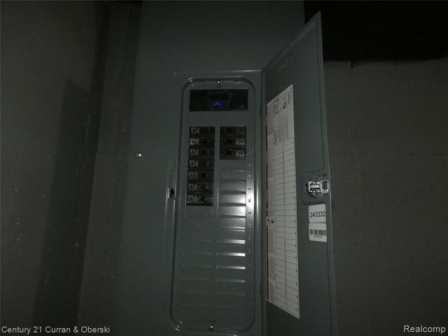 15835 Evergreen Road, Detroit, MI 48223