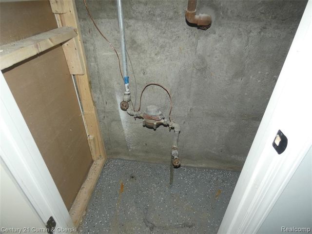 15835 Evergreen Road, Detroit, MI 48223