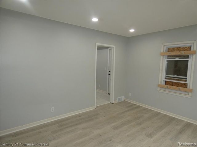 15835 Evergreen Road, Detroit, MI 48223