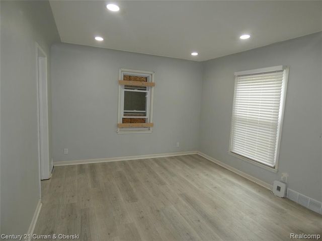 15835 Evergreen Road, Detroit, MI 48223