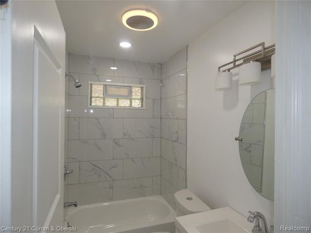 15835 Evergreen Road, Detroit, MI 48223