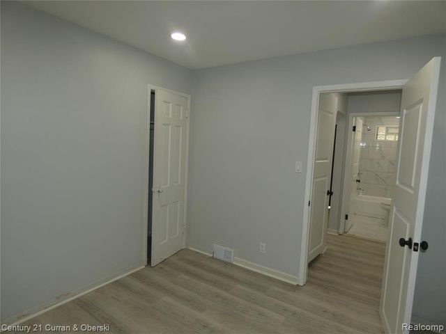 15835 Evergreen Road, Detroit, MI 48223