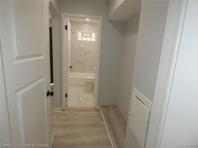 15835 Evergreen Road, Detroit, MI 48223