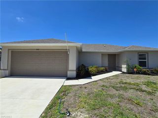 2122 NE 13th PL, Cape Coral, FL 33909
