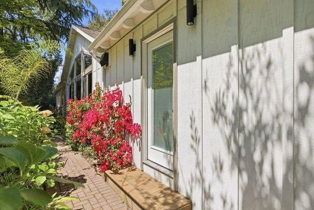 1875 University Avenue, Palo Alto, CA 94301