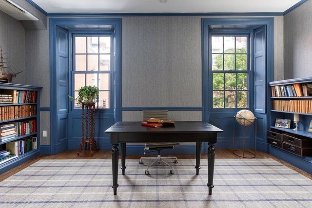 62 Chestnut St, Boston, MA 02108