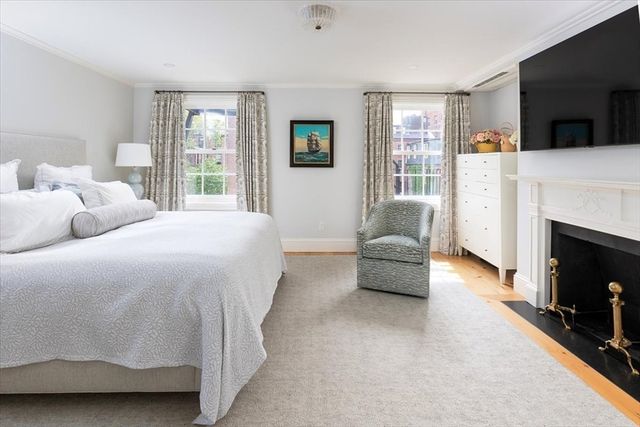 62 Chestnut St, Boston, MA 02108