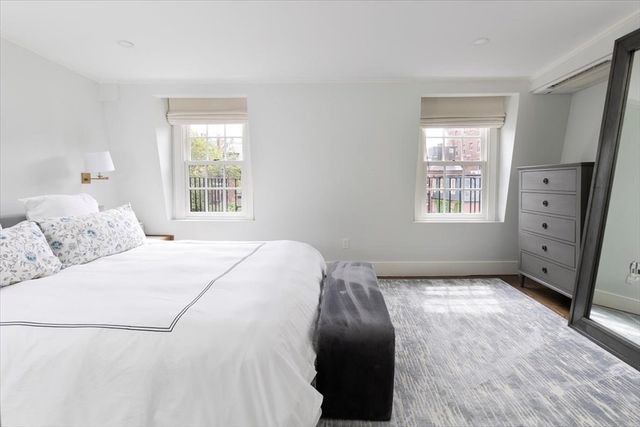 62 Chestnut St, Boston, MA 02108