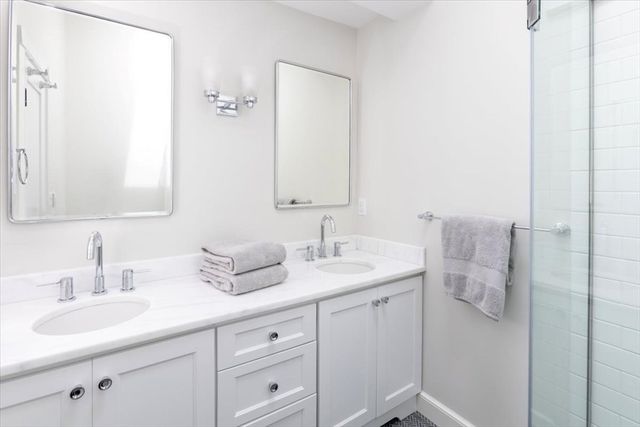 62 Chestnut St, Boston, MA 02108