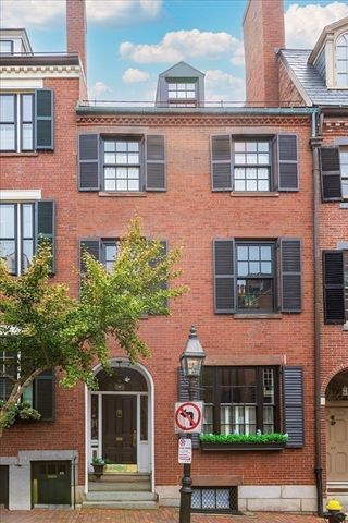 62 Chestnut St, Boston, MA 02108