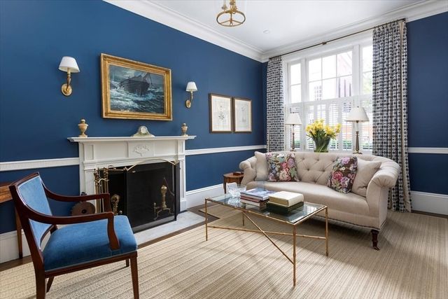 62 Chestnut St, Boston, MA 02108