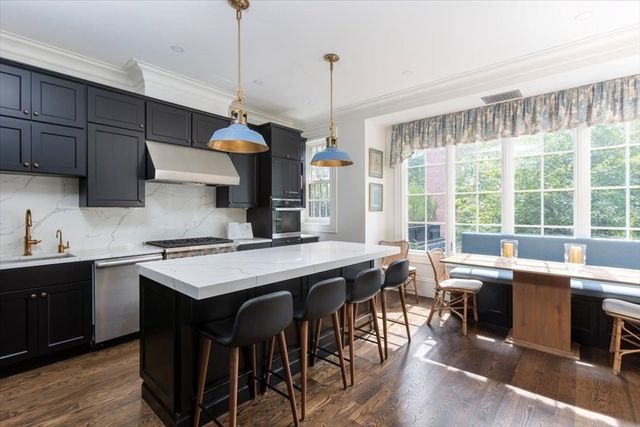 62 Chestnut St, Boston, MA 02108