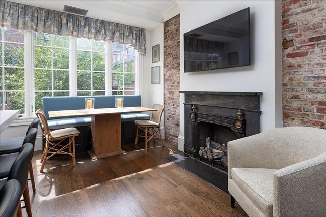 62 Chestnut St, Boston, MA 02108