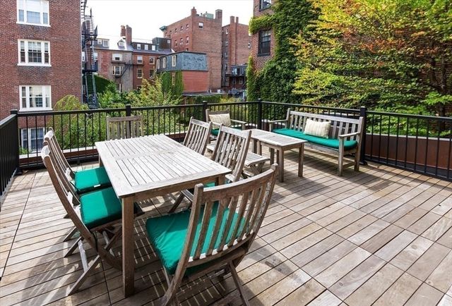 62 Chestnut St, Boston, MA 02108