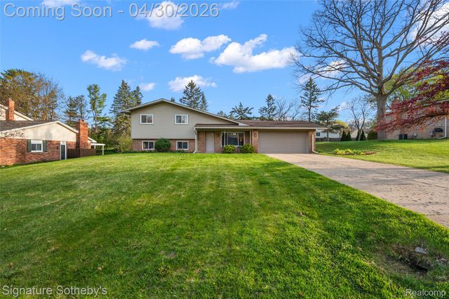 2682 Costa Mesa Road, Waterford Charter Township, MI 48329