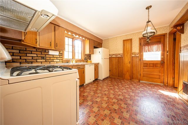 49 Edgewood Avenue, Buffalo, NY 14220