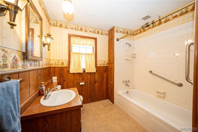 49 Edgewood Avenue, Buffalo, NY 14220