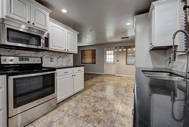 1404 SE 7th Street, Moore, OK 73160