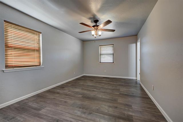 1404 SE 7th Street, Moore, OK 73160
