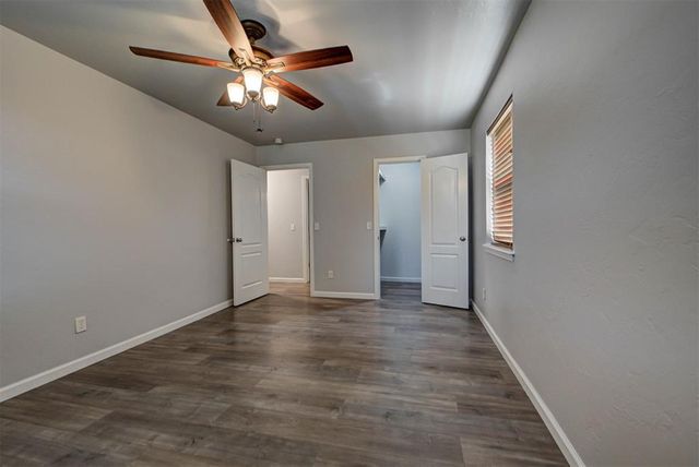 1404 SE 7th Street, Moore, OK 73160