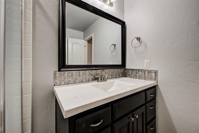 1404 SE 7th Street, Moore, OK 73160