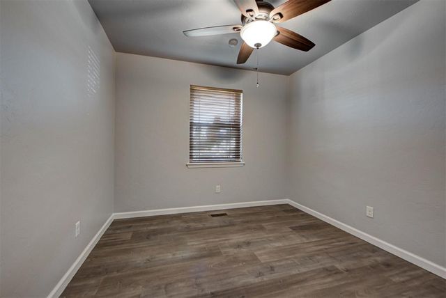 1404 SE 7th Street, Moore, OK 73160