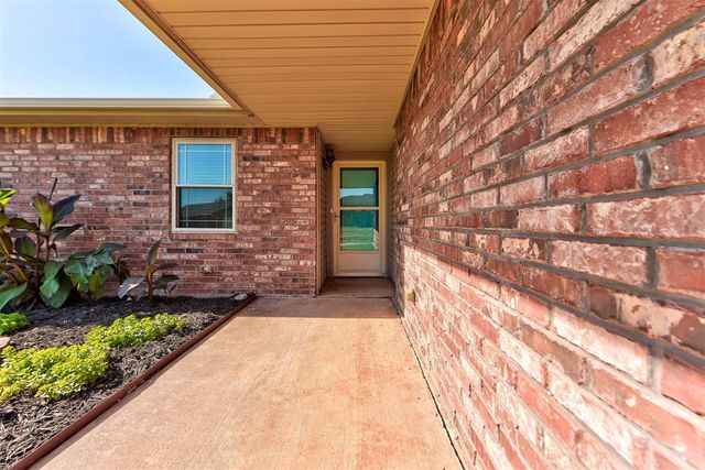 1404 SE 7th Street, Moore, OK 73160