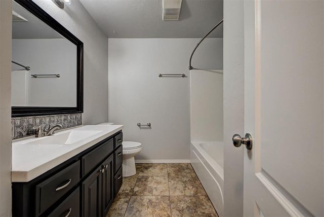 1404 SE 7th Street, Moore, OK 73160