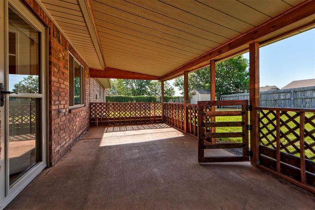 1404 SE 7th Street, Moore, OK 73160