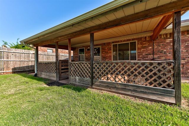 1404 SE 7th Street, Moore, OK 73160
