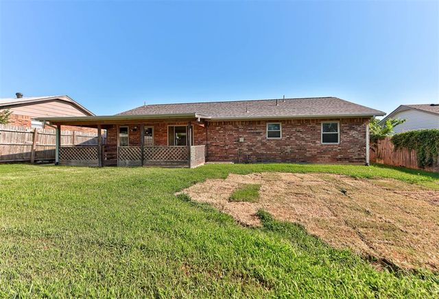 1404 SE 7th Street, Moore, OK 73160