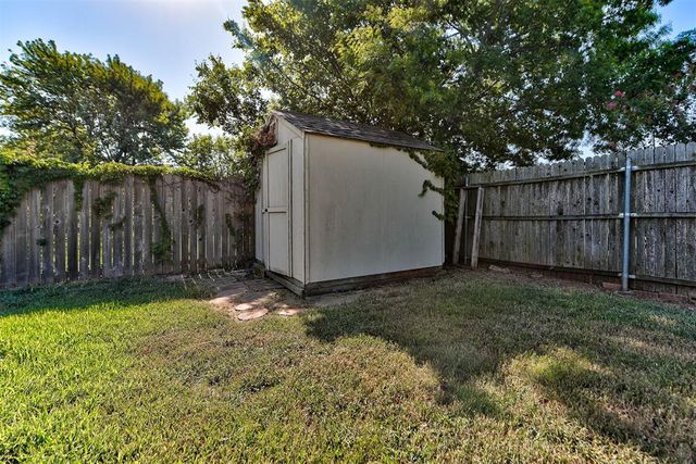 1404 SE 7th Street, Moore, OK 73160