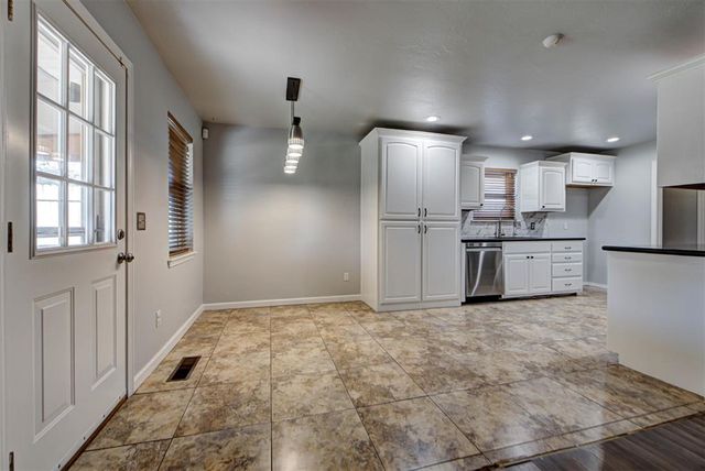 1404 SE 7th Street, Moore, OK 73160