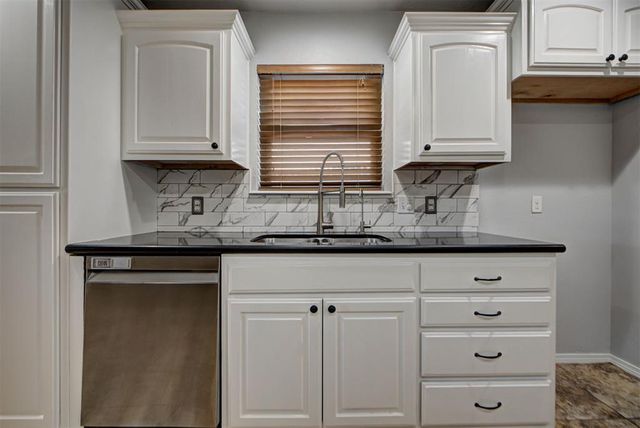 1404 SE 7th Street, Moore, OK 73160