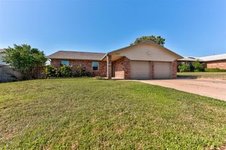 1404 SE 7th Street, Moore, OK 73160