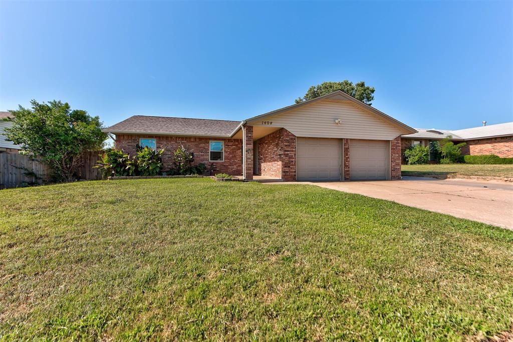 1404 SE 7th Street, Moore, OK 73160